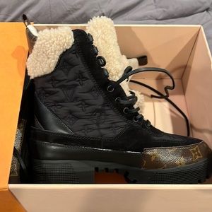 Louis Vuitton Laureate Platform Desert Boot in Noir